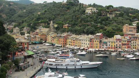 De gekleurde huizen rond de haven van Portofino, de omslagfoto van de voorbeeldreis